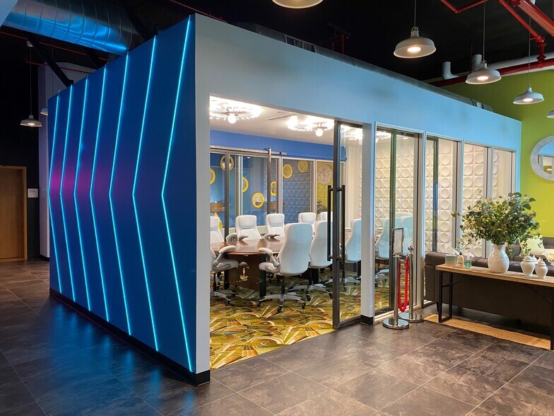 More Photos Of 217-277 S Lake St, Burbank Research And Development For Sale