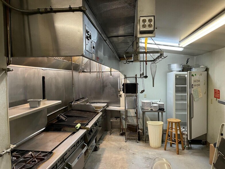 More Photos Of 10381 N Highway 51, Hurley Restaurant For Sale