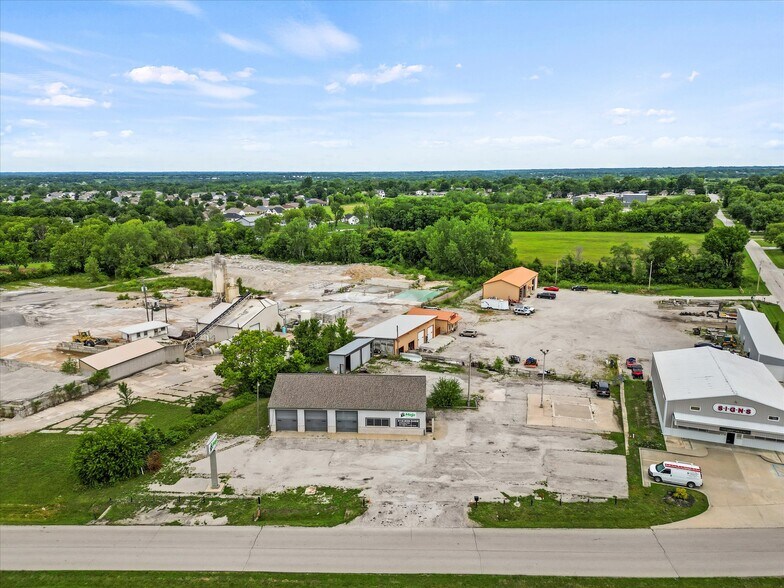 More Photos Of 1900 US 69, Excelsior Springs Warehouse For Sale