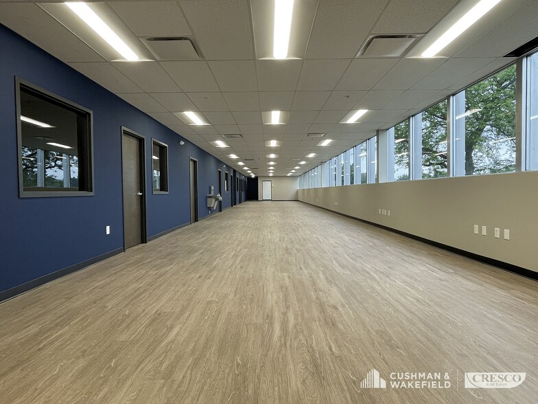 More Photos Of 700 Liverpool Dr, Valley City Manufacturing For Lease