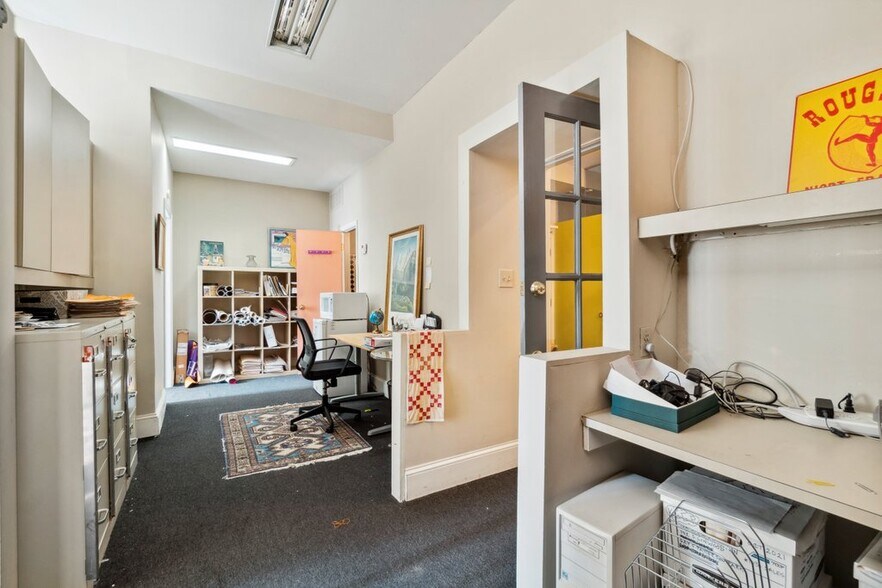 More Photos Of 519-521 N Charles St, Baltimore Office For Sale