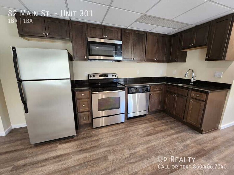 More Photos Of 82 Main St, East Hampton Apartments For Lease