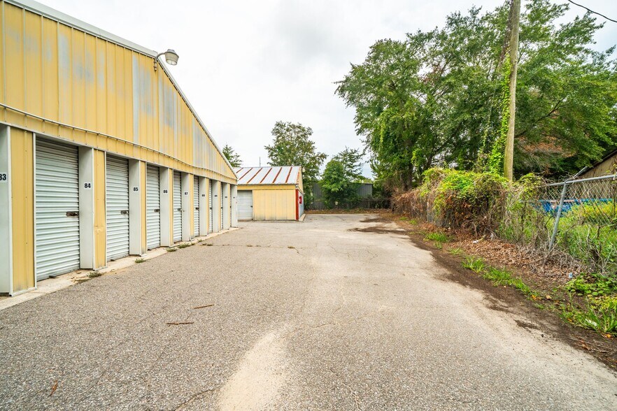 More Photos Of 1719 Signal Point Rd, Charleston Self Storage For Sale