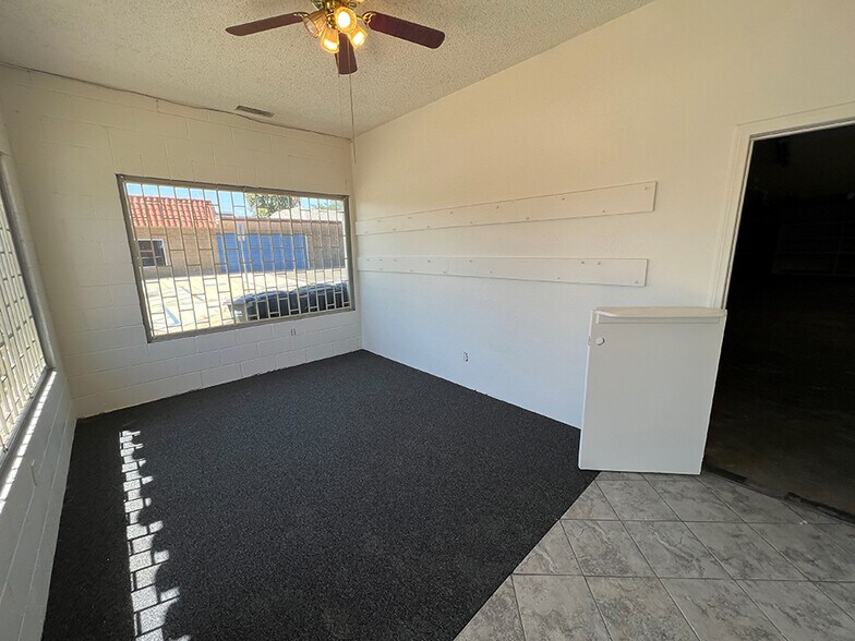 More Photos Of 147 N Gilbert St, Hemet Flex For Sale