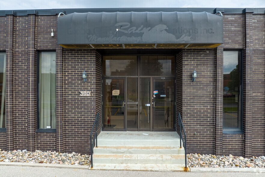 More Photos Of 382-400 Canarctic Dr, Toronto Warehouse For Lease