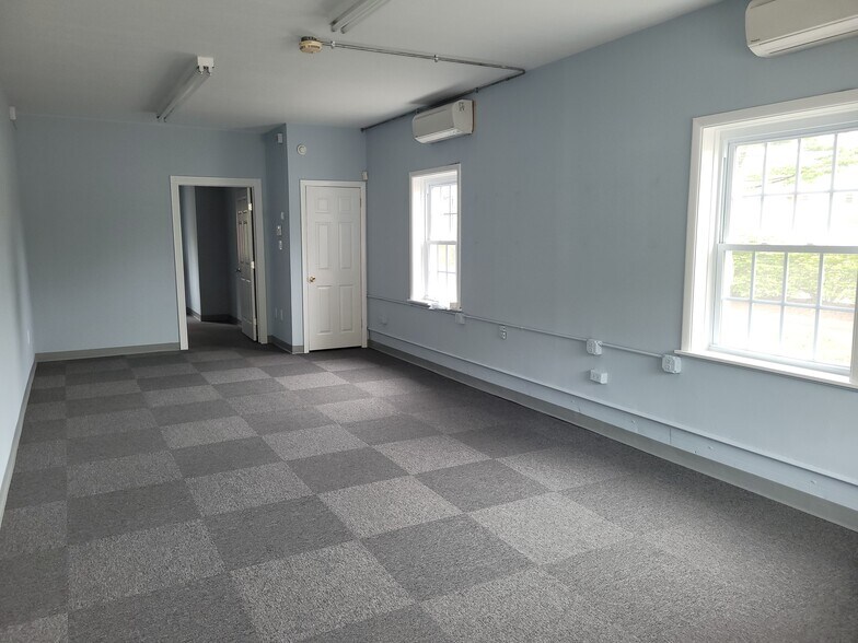 More Photos Of 312-320 Oxford Rd, Oxford Office Residential For Lease