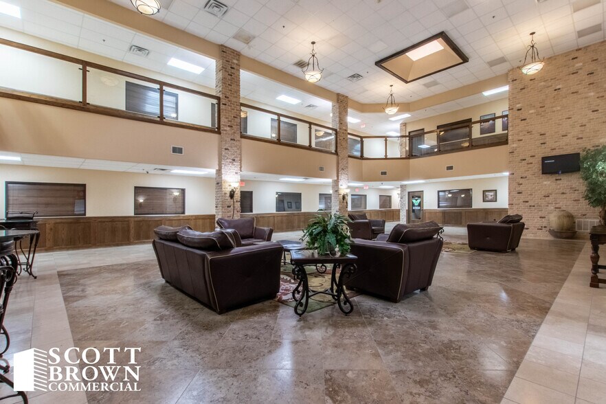 More Photos Of 721-725 S Interstate 35, Denton Office For Lease