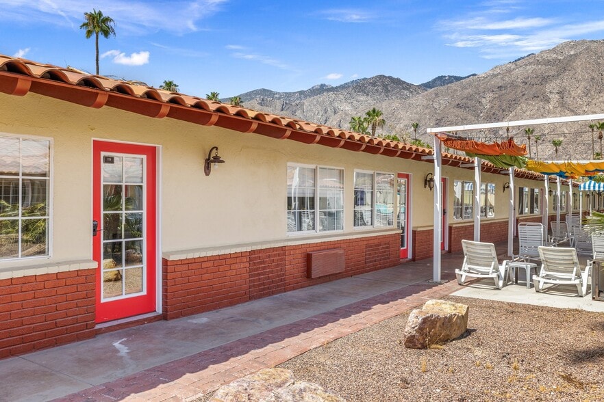 More Photos Of 526 S Warm Sands Dr, Palm Springs Hotel For Sale