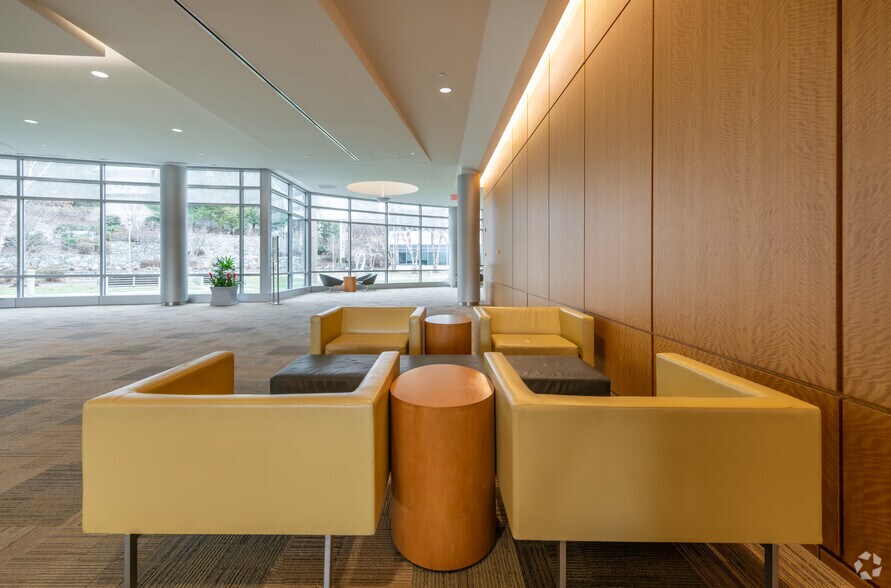 More Photos Of 930 Winter St, Waltham Office For Lease