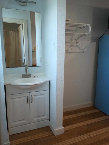 More Photos Of 1330 S Commercial St, Aransas Pass Hotel For Sale