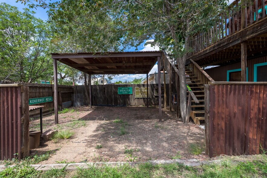 More Photos Of 100 W Murphy St, Alpine General Retail For Sale