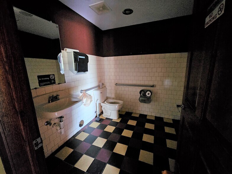 More Photos Of 305 S Mable St, Pinconning Restaurant For Sale