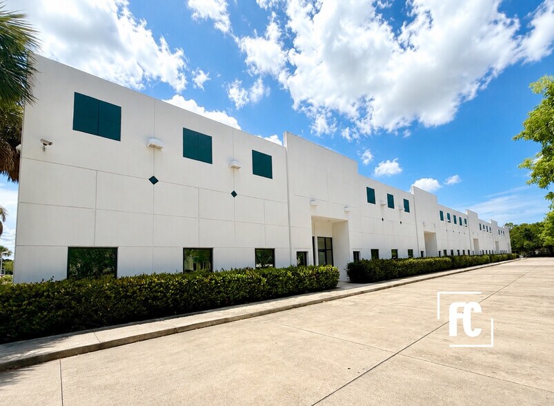 Primary Photo Of 574 NW Mercantile Pl, Port Saint Lucie Warehouse For Lease