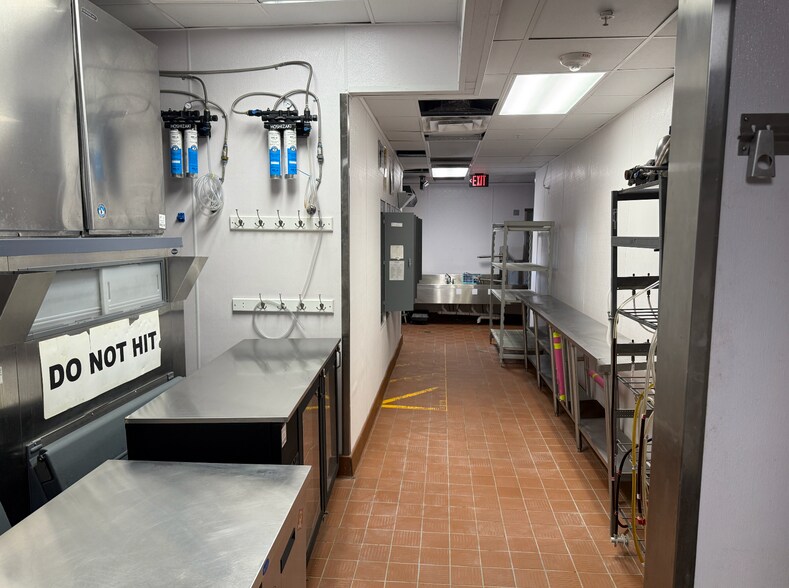 More Photos Of 8001 NW 36th St, Doral Restaurant For Lease