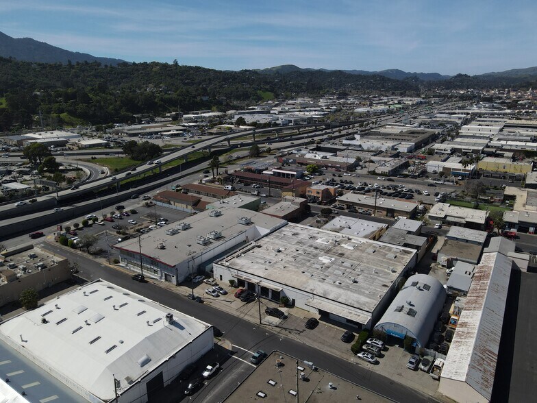 More Photos Of 17-25 Tiburon St, San Rafael Service For Lease
