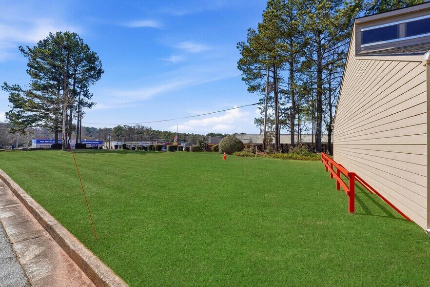 More Photos Of 415-421 W Pike St, Lawrenceville Office For Sale