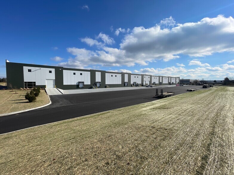 More Photos Of 9724 E 151st St, Noblesville Warehouse For Lease