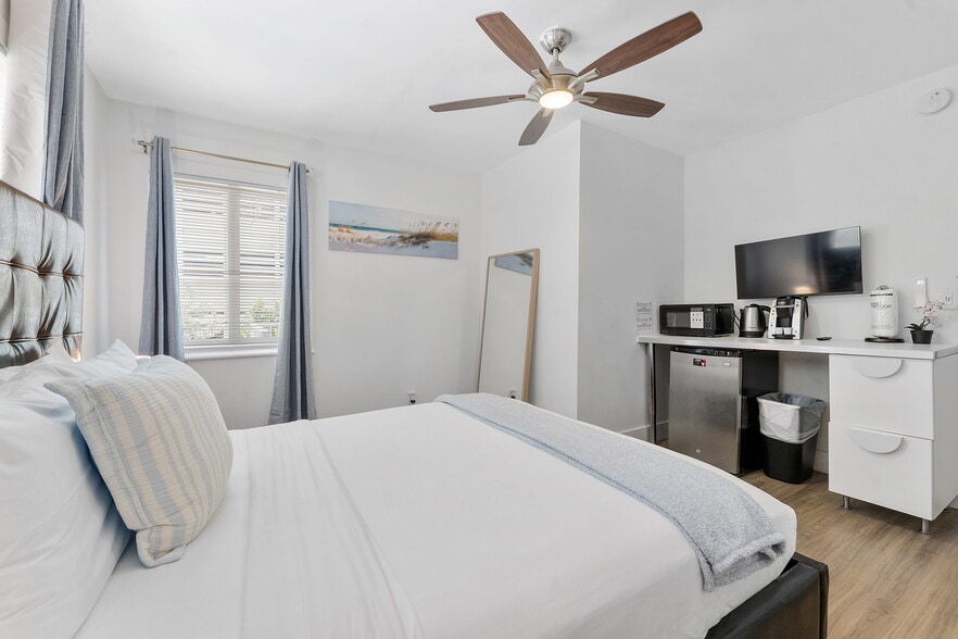 More Photos Of 3020-3024 Seville St, Fort Lauderdale Hotel For Sale