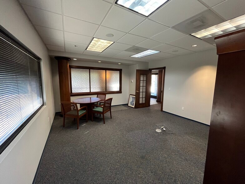 More Photos Of 5202 Shadowbend Pl, The Woodlands Office For Lease