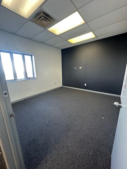 More Photos Of 3300-3312 Encrete Ln, Dayton Light Manufacturing For Lease