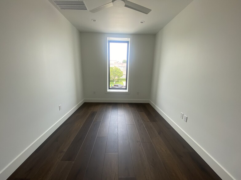 More Photos Of 123 E Jackson St, Burnet Coworking Space