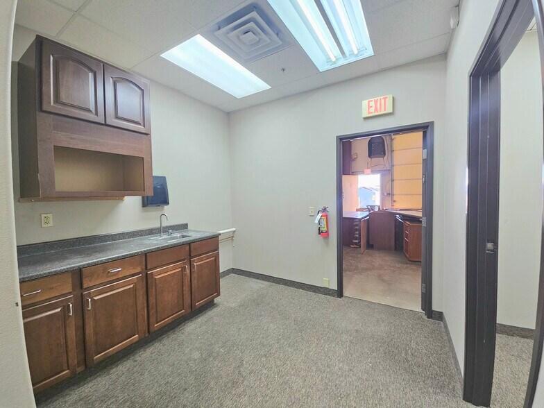 More Photos Of 2921 Friendly Pl, Bullhead City Light Distribution For Lease