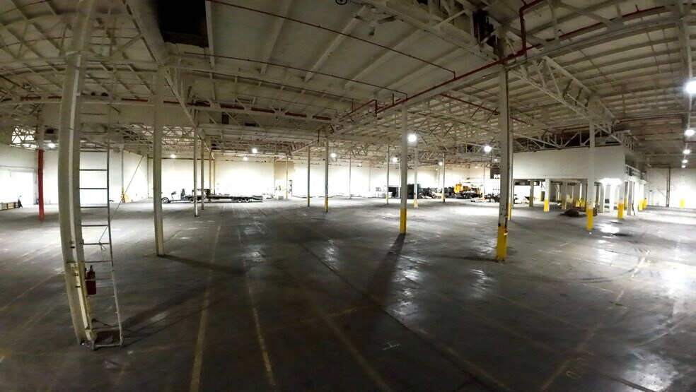 More Photos Of 815 E Kenwood Ave, Decatur Distribution For Lease