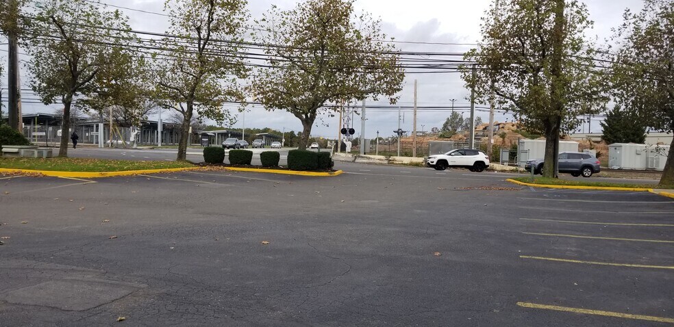 More Photos Of 630 Pine Aire Dr, Bay Shore Freestanding For Lease