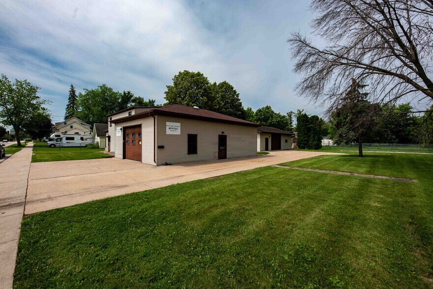 More Photos Of 229 Idaho St, Oshkosh Industrial For Sale