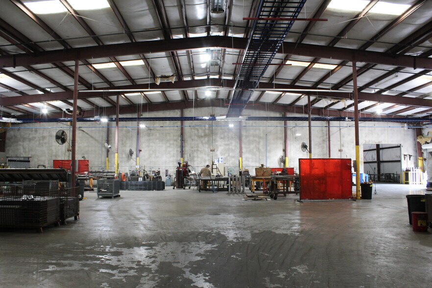 More Photos Of 8101 Fite Rd, Pearland Warehouse For Sale