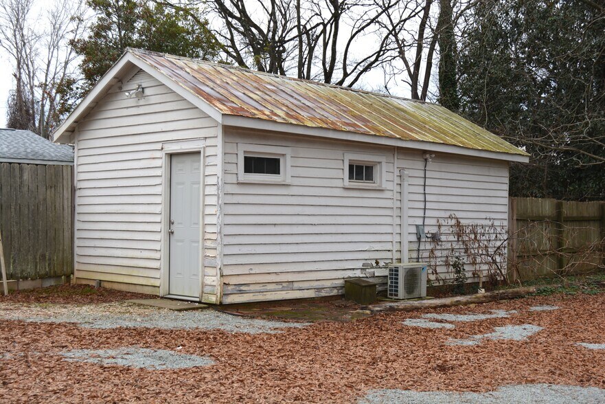 More Photos Of 579 West St, Pittsboro Office For Lease