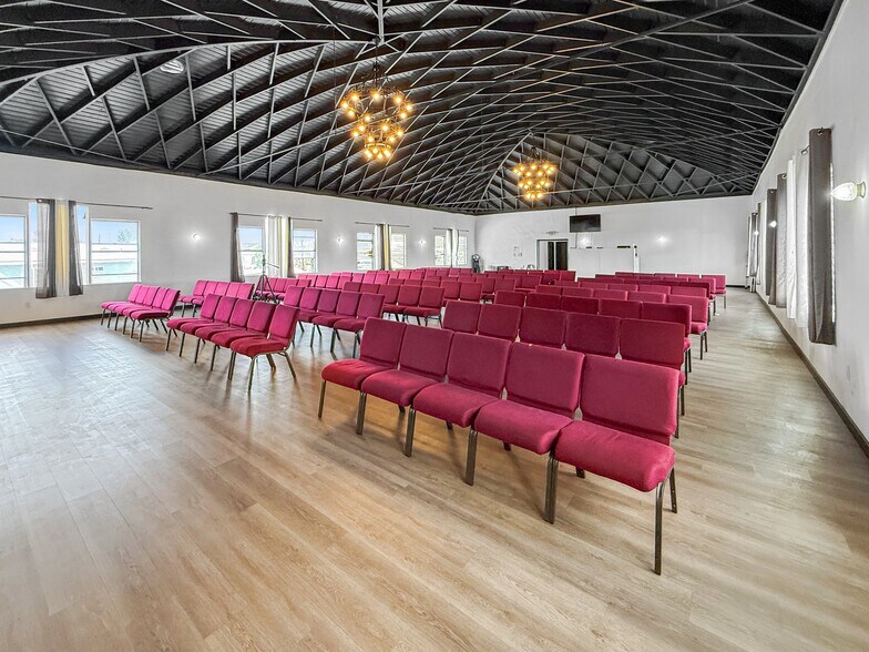 More Photos Of 7101 Menlo Ave, Los Angeles Specialty For Sale