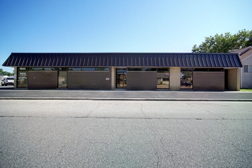 More Photos Of 844 169th St, Hammond Medical For Lease