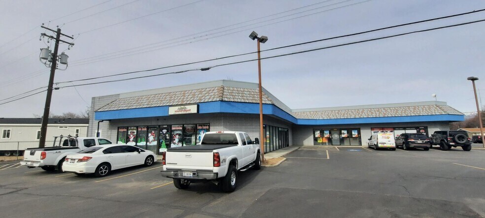 More Photos Of 4684-4688 W Chinden Blvd, Boise Freestanding For Lease