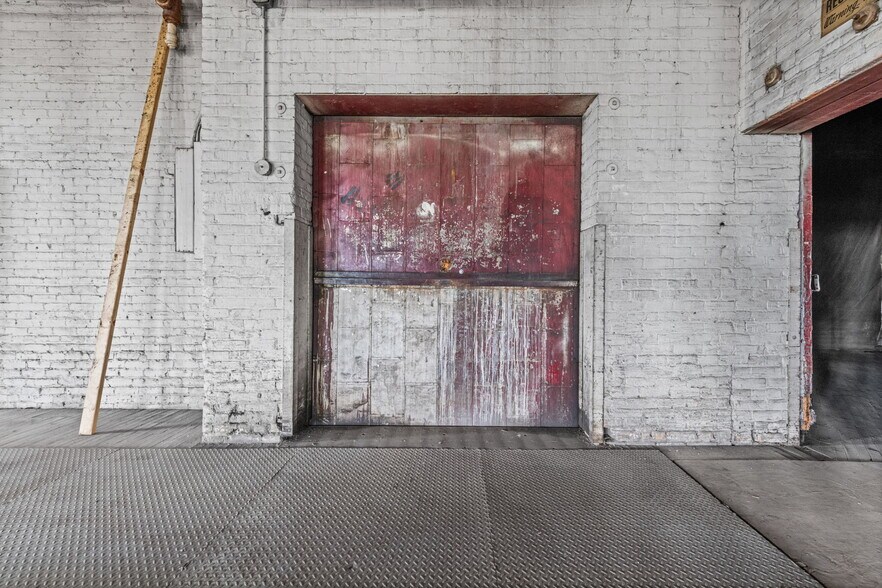 More Photos Of 4444 Lawton Ave, Detroit Warehouse For Sale