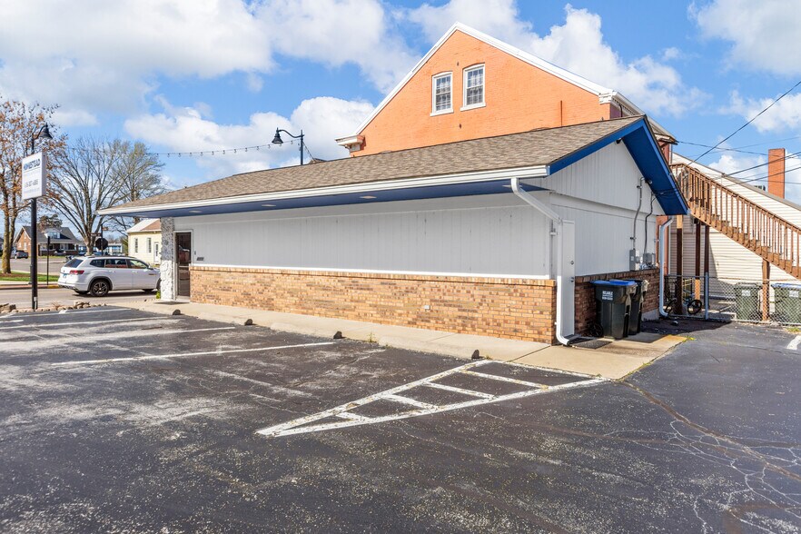 More Photos Of 134 S Main St, Columbia Drugstore For Sale