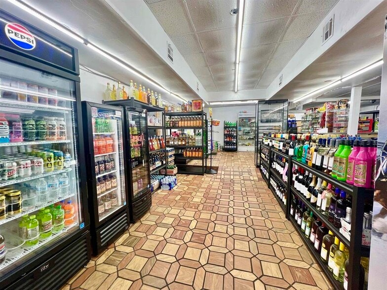 More Photos Of 3000 Winchester Ave, Ashland Storefront For Sale