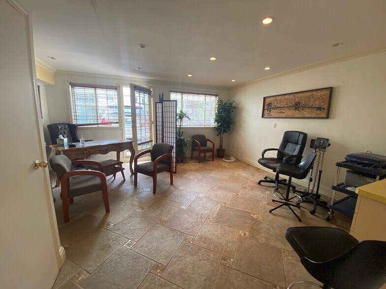 More Photos Of 352 86th St, Brooklyn Hospital For Lease