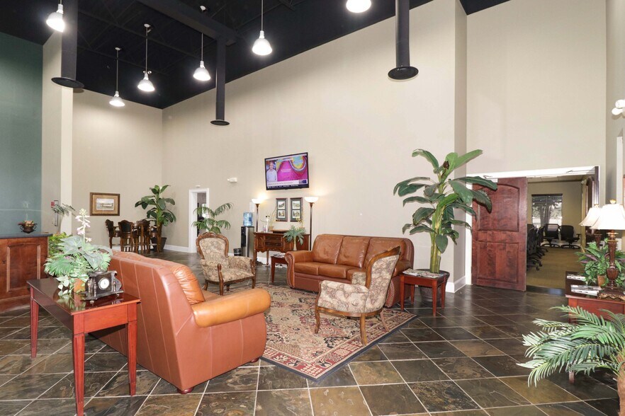 More Photos Of 160 Cedar Pointe Dr, Mooresville Flex For Sale