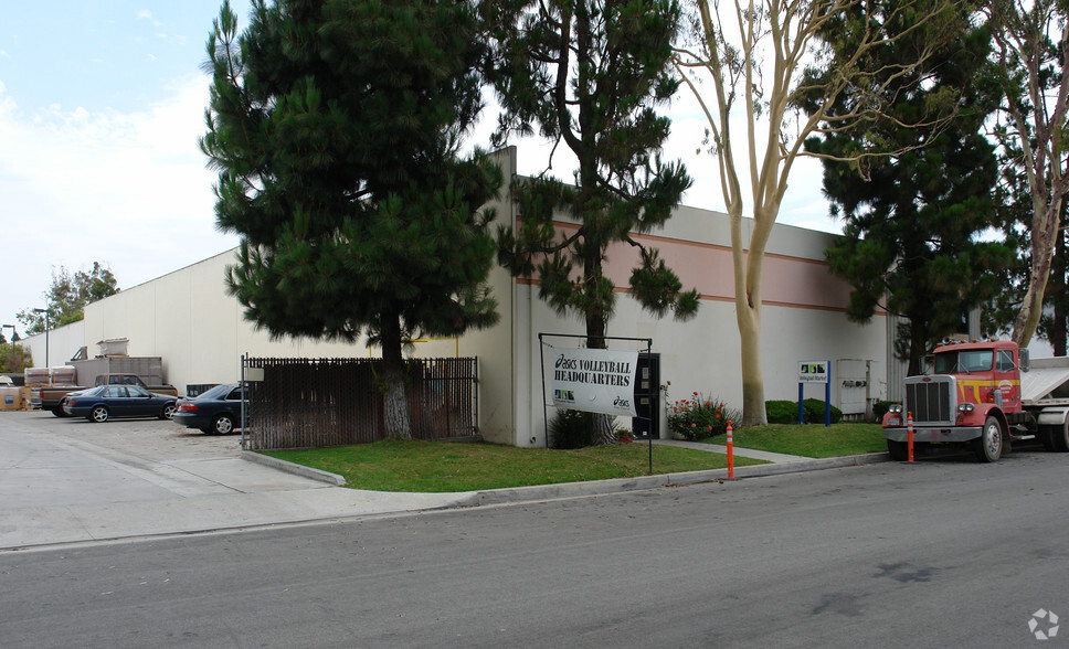 Primary Photo Of 15392 Assembly Ln, Huntington Beach Warehouse For Lease