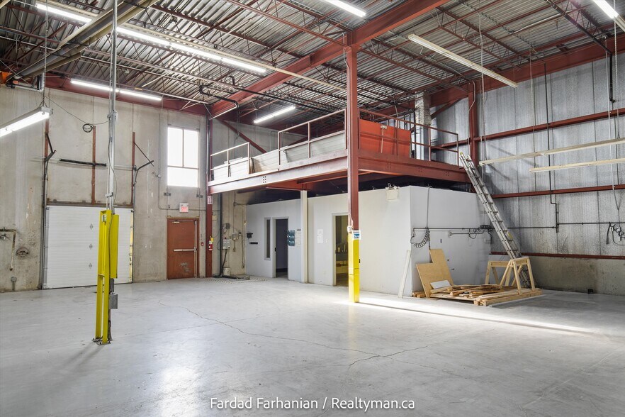 More Photos Of 42 Cardico Dr, Whitchurch-Stouffville Warehouse For Lease