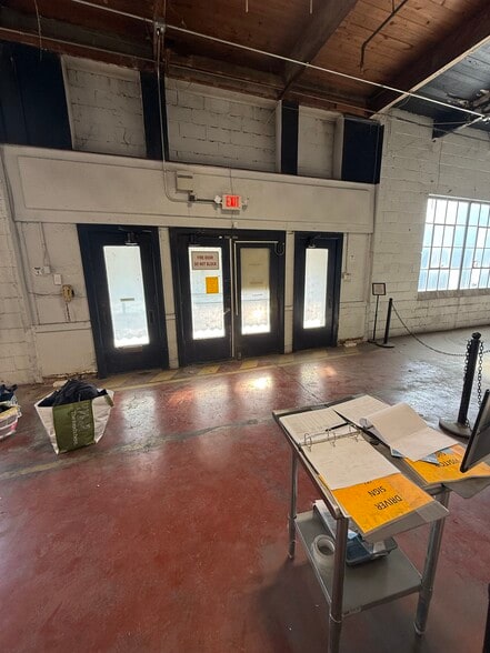 More Photos Of 220 E 14th Ave, North Kansas City Distribution For Lease