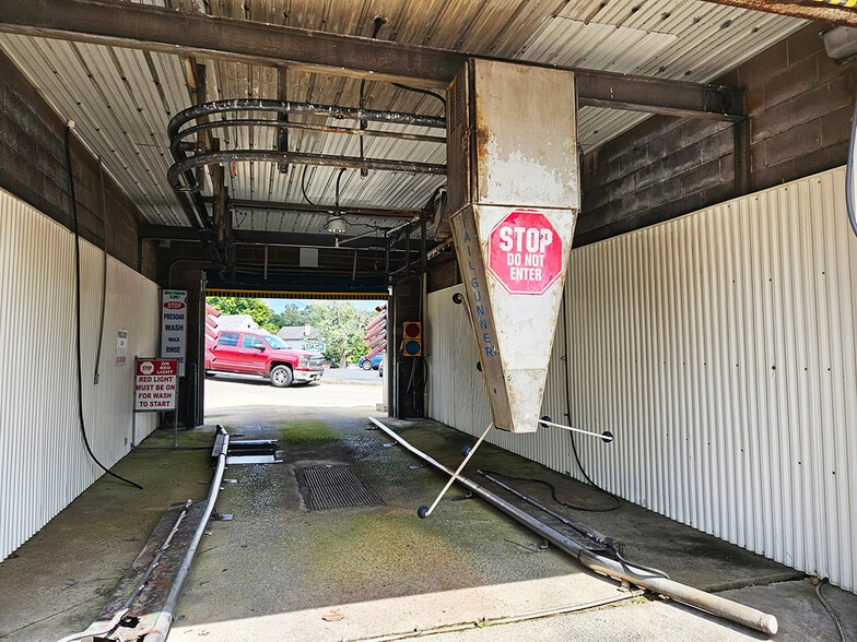 More Photos Of 628 High St, Hillsboro Carwash For Sale