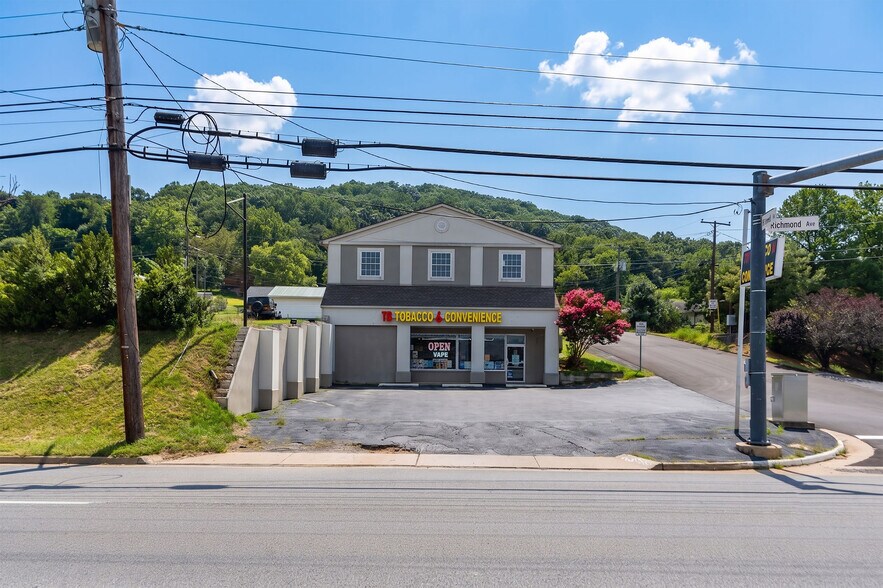 More Photos Of 902 Richmond Ave, Staunton General Retail For Sale