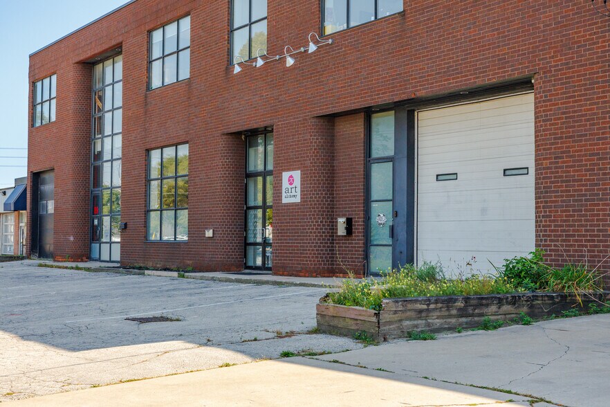 More Photos Of 89 Research Rd, Toronto Warehouse For Sale