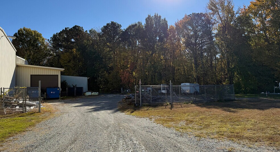 More Photos Of 8433 Erle Rd, Mechanicsville Warehouse For Lease