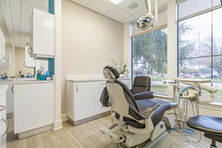 More Photos Of 410 Park Grove Dr, Katy Healthcare For Lease