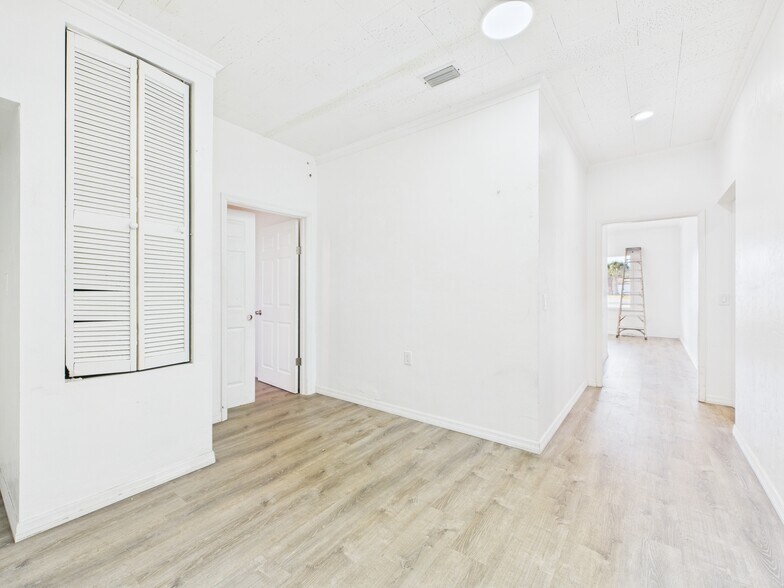 More Photos Of 1 Beverly Hills Blvd, Beverly Hills General Retail For Sale