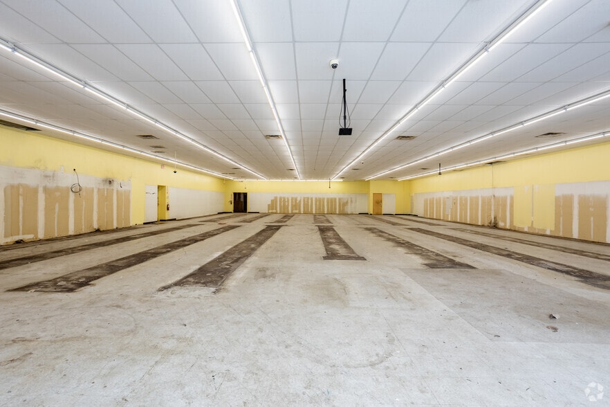 More Photos Of 4072 Glenwood Rd, Decatur Freestanding For Lease