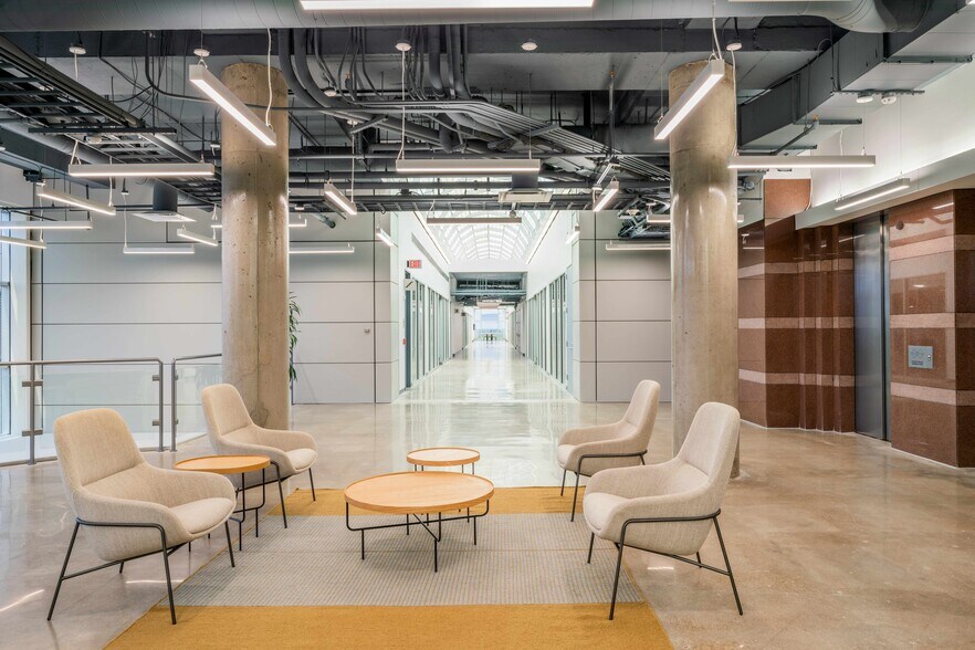 More Photos Of 11450 Compaq Center West Dr, Houston Unknown For Lease